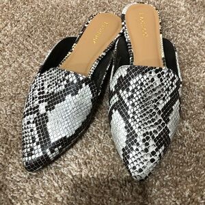 Snake skin flats